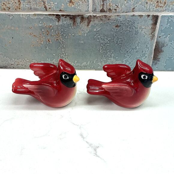 Christmas Cardinals Salt and Pepper Shaker Set Ceramic Glazed - Picture 4 of 10